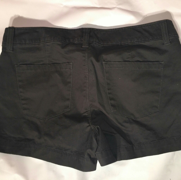 Old Navy Regular Standard Shorts - Picture 3 of 4